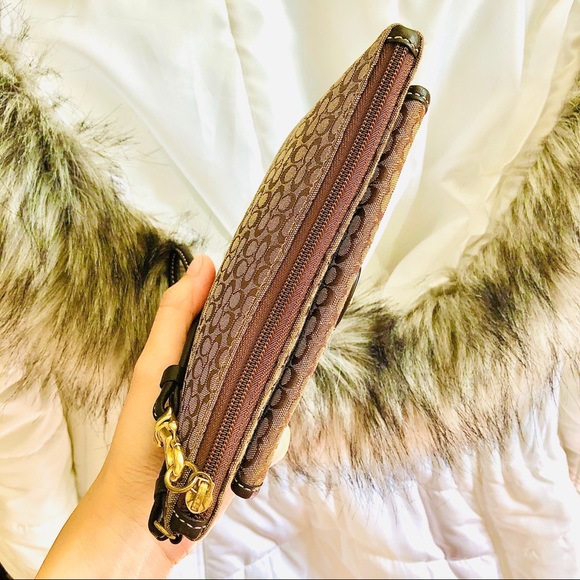 COACH⚡️Auth Brown Signature Flap Pocket Wristlet - Picture 6 of 10